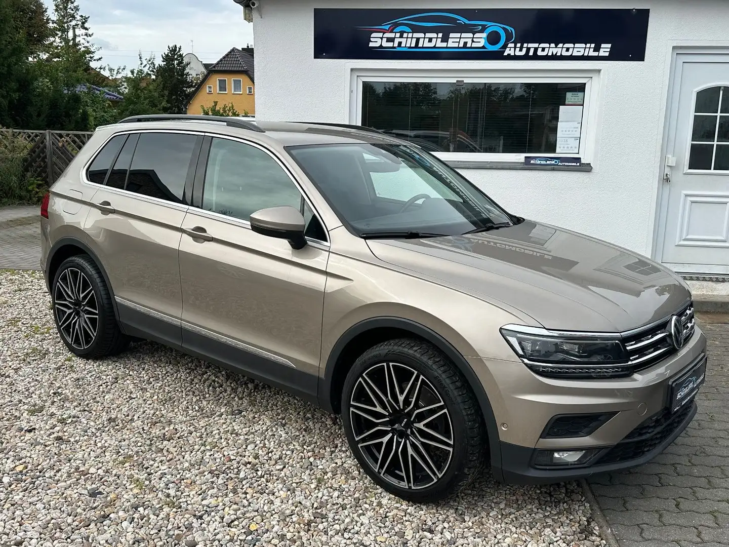 Volkswagen Tiguan Comfortline BMT DSG LED 20 Zoll SHZ RFK Beige - 1