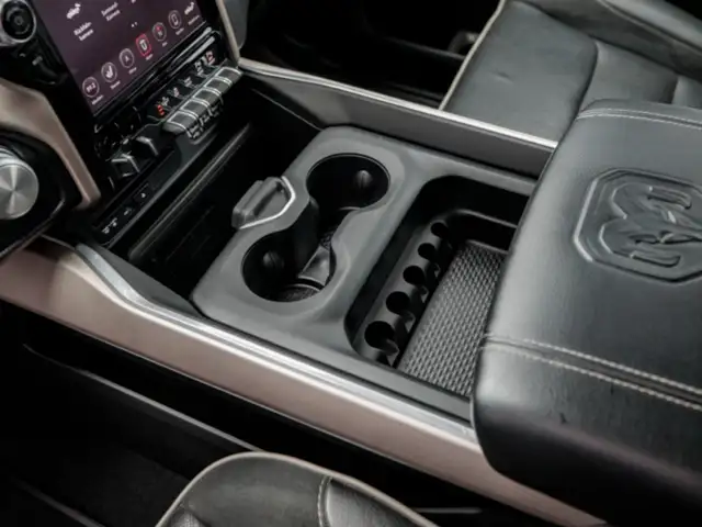 RAM 1500 RAM 1500 Laramie Sport Quad Cab 6'4''-Bed 4x4 Ansicht 33