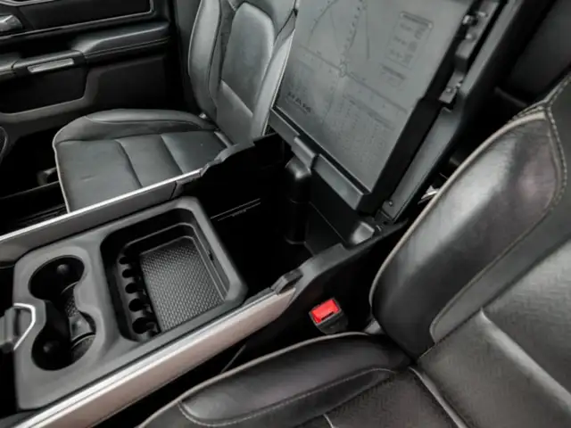 RAM 1500 RAM 1500 Laramie Sport Quad Cab 6'4''-Bed 4x4 Ansicht 36