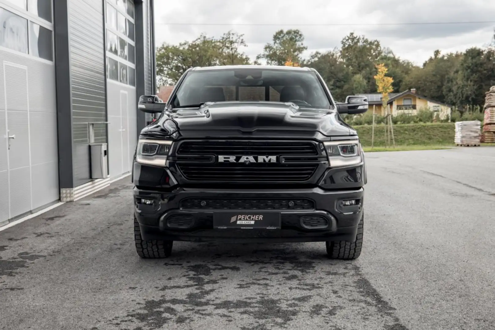 RAM 1500 RAM 1500 Laramie Sport Quad Cab 6'4''-Bed 4x4 Schwarz - 2