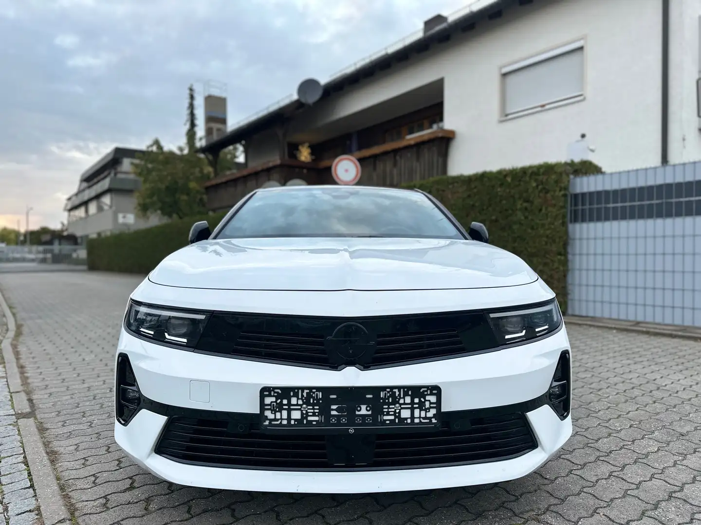 Opel Astra Astra Plug-In-Hybrid GS*AGR*360 Cam*LED*Navi*SZH* Weiß - 2