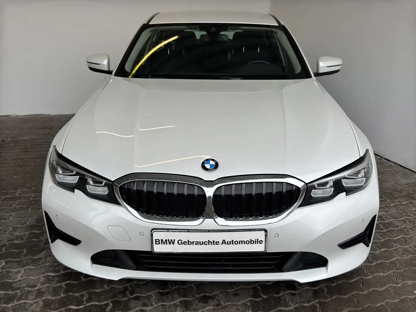BMW 320 iA Lim. Advantage Navi.LED.WLAN.Sport-LR.DAB Weiß - 1