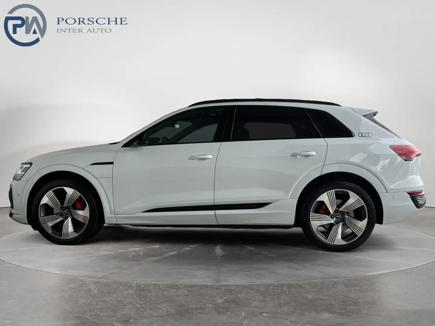 Audi Q8 55 e-tron quattro S line Weiß - 2