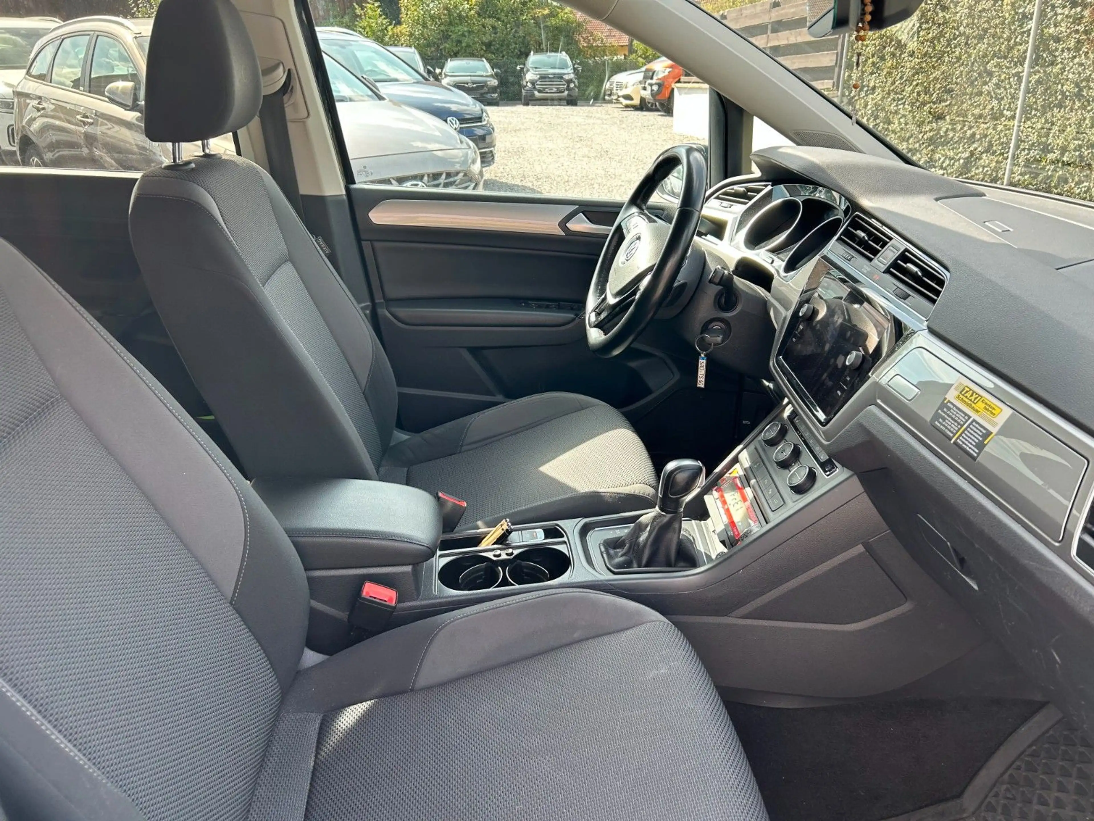 Volkswagen Touran 2.0 TDI SCR 85kW DSG Comfortline — photo 3