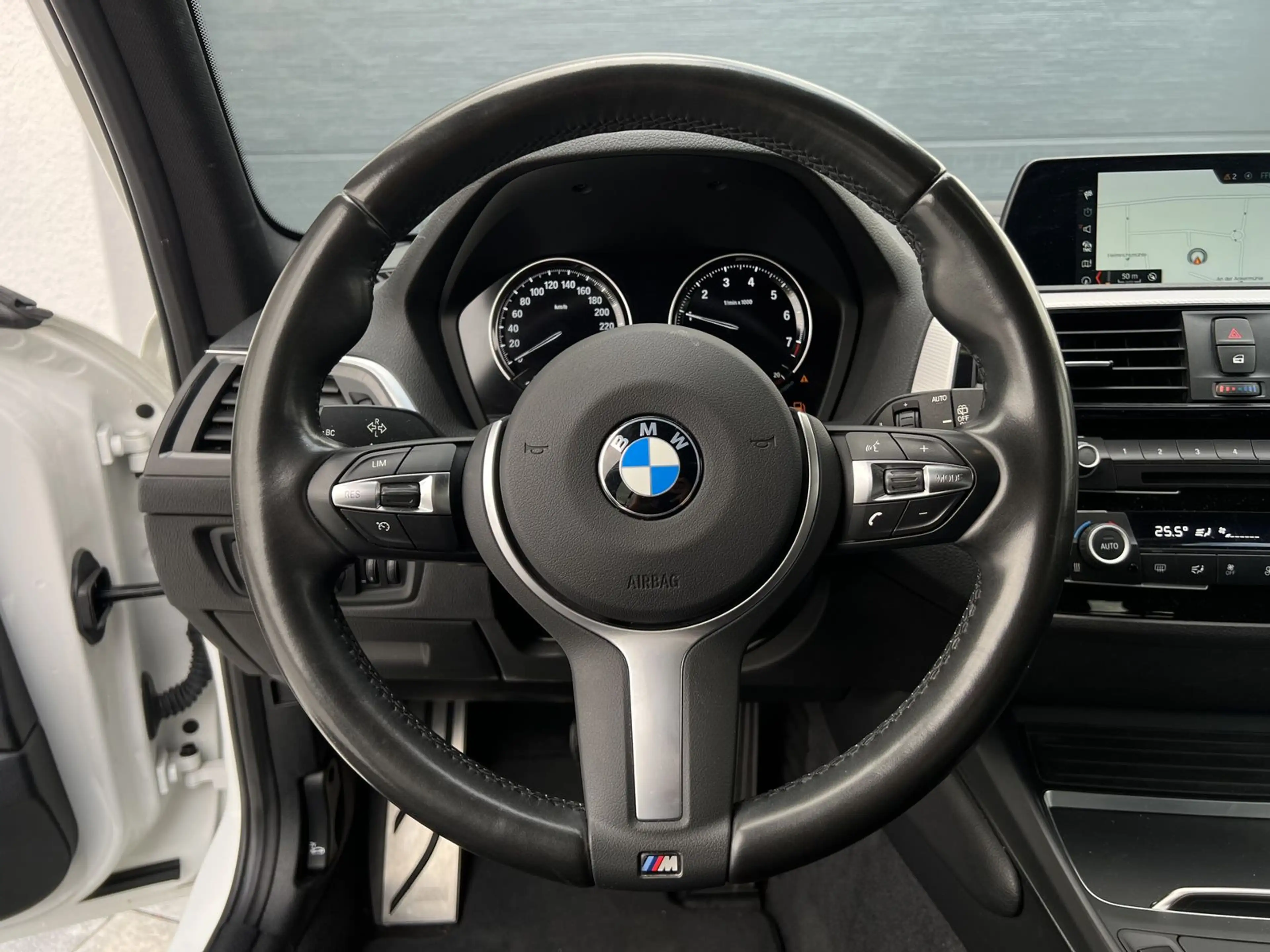 BMW 118 i Edition M Sport Shadow Automatik HiFi LED — photo 12