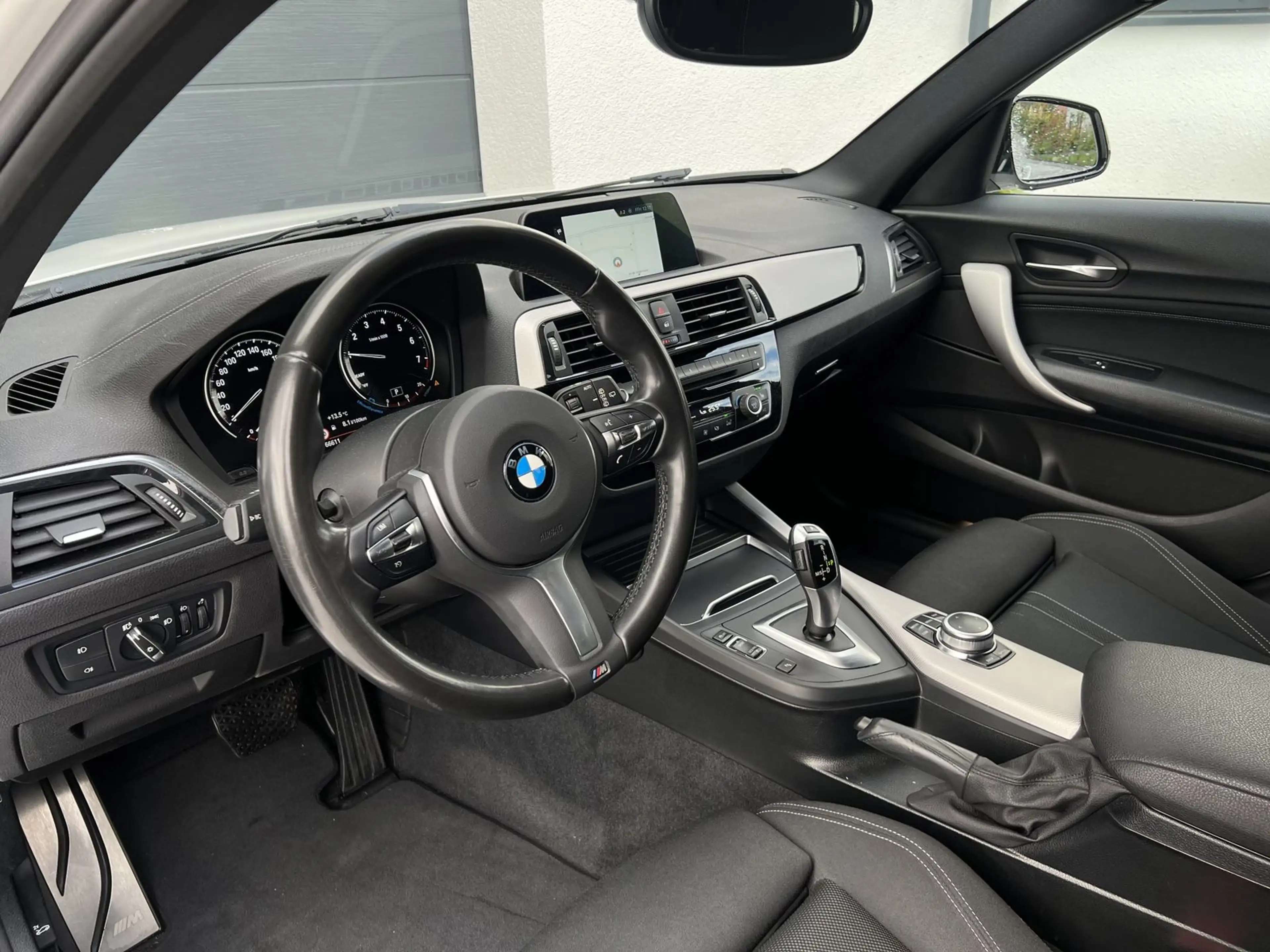 BMW 118 i Edition M Sport Shadow Automatik HiFi LED — photo 11
