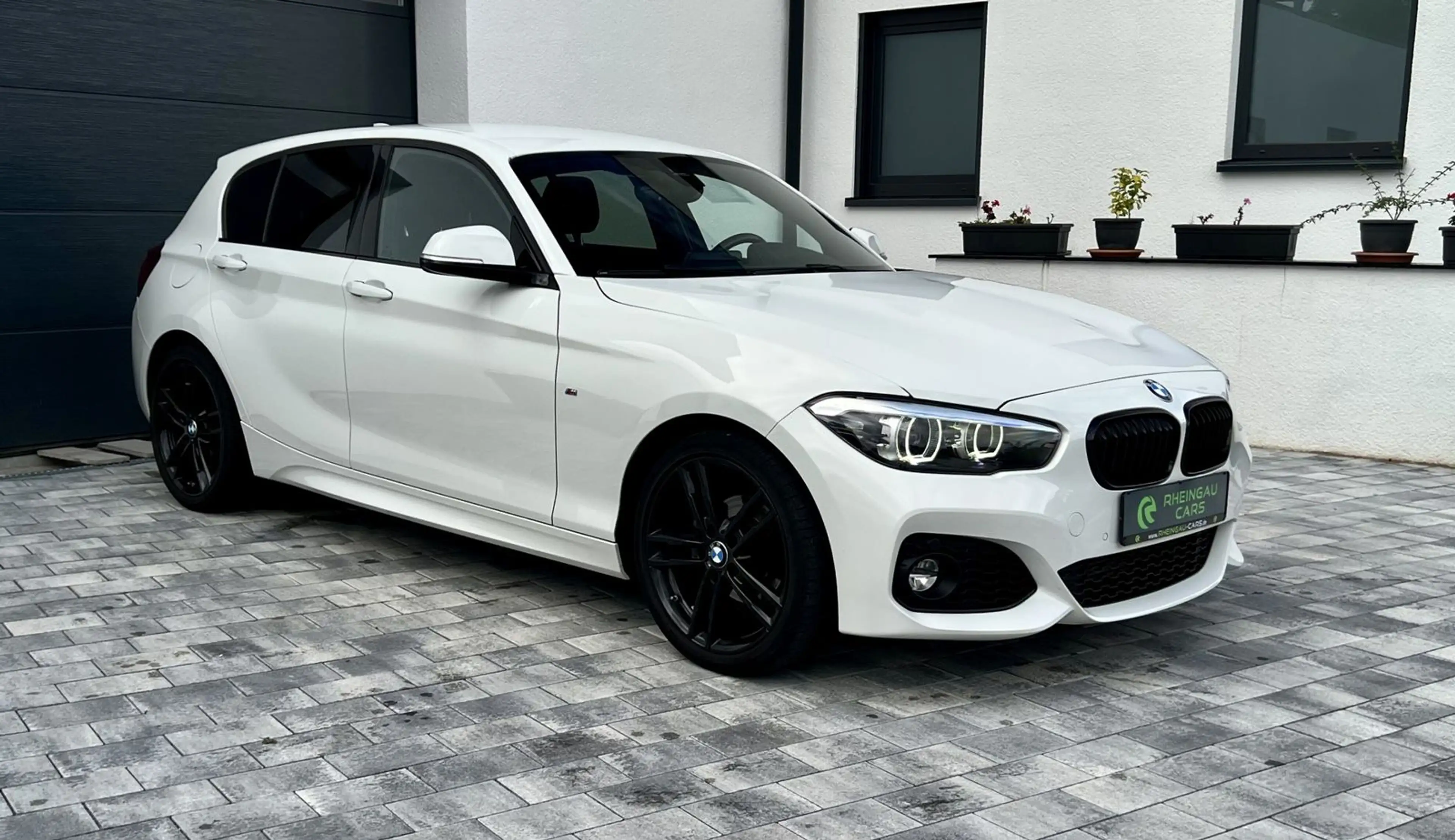 BMW 118 i Edition M Sport Shadow Automatik HiFi LED — photo 4