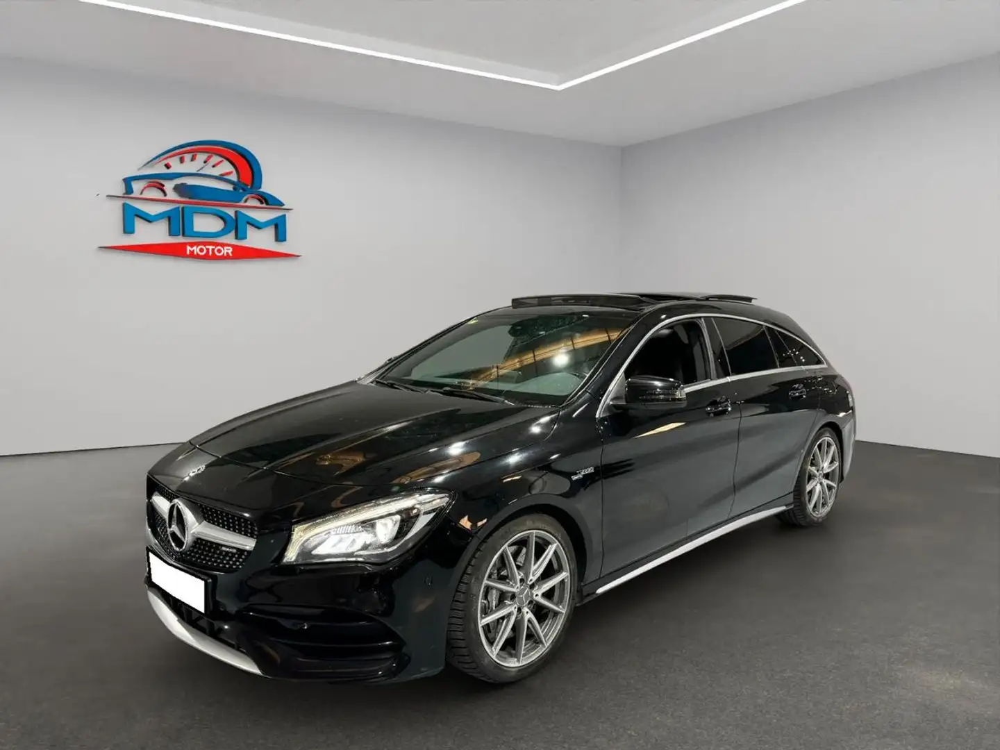 Mercedes-Benz CLA 45 AMG Shooting Brake 4Matic 7G-DCT Schwarz - 2