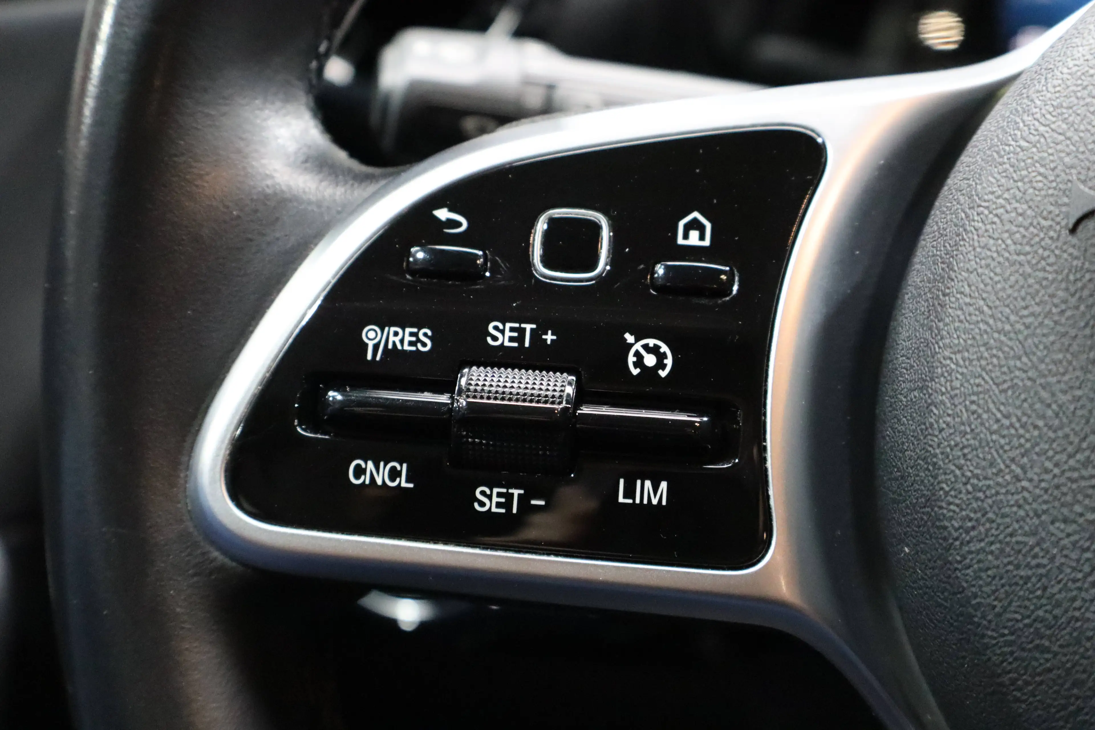 Mercedes-Benz A 180 A 180 d Business Solution — photo 17