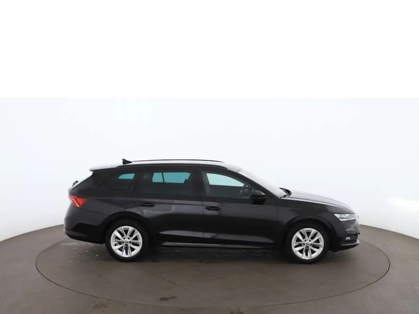 Skoda Octavia Combi 2.0 TDI Ambition Aut MATRIX RADAR Schwarz - 2