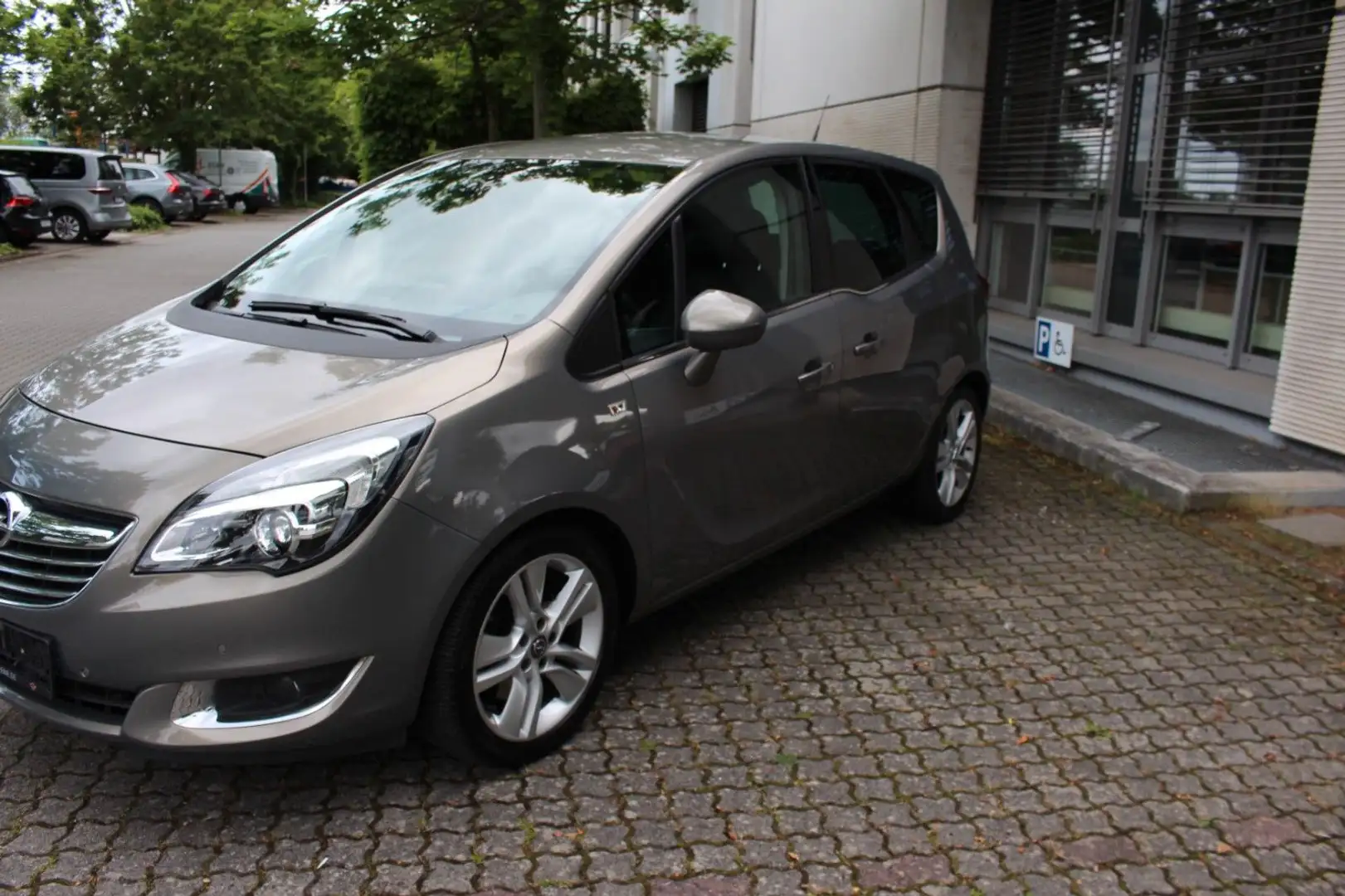 Opel Meriva B Innovation Braun - 1