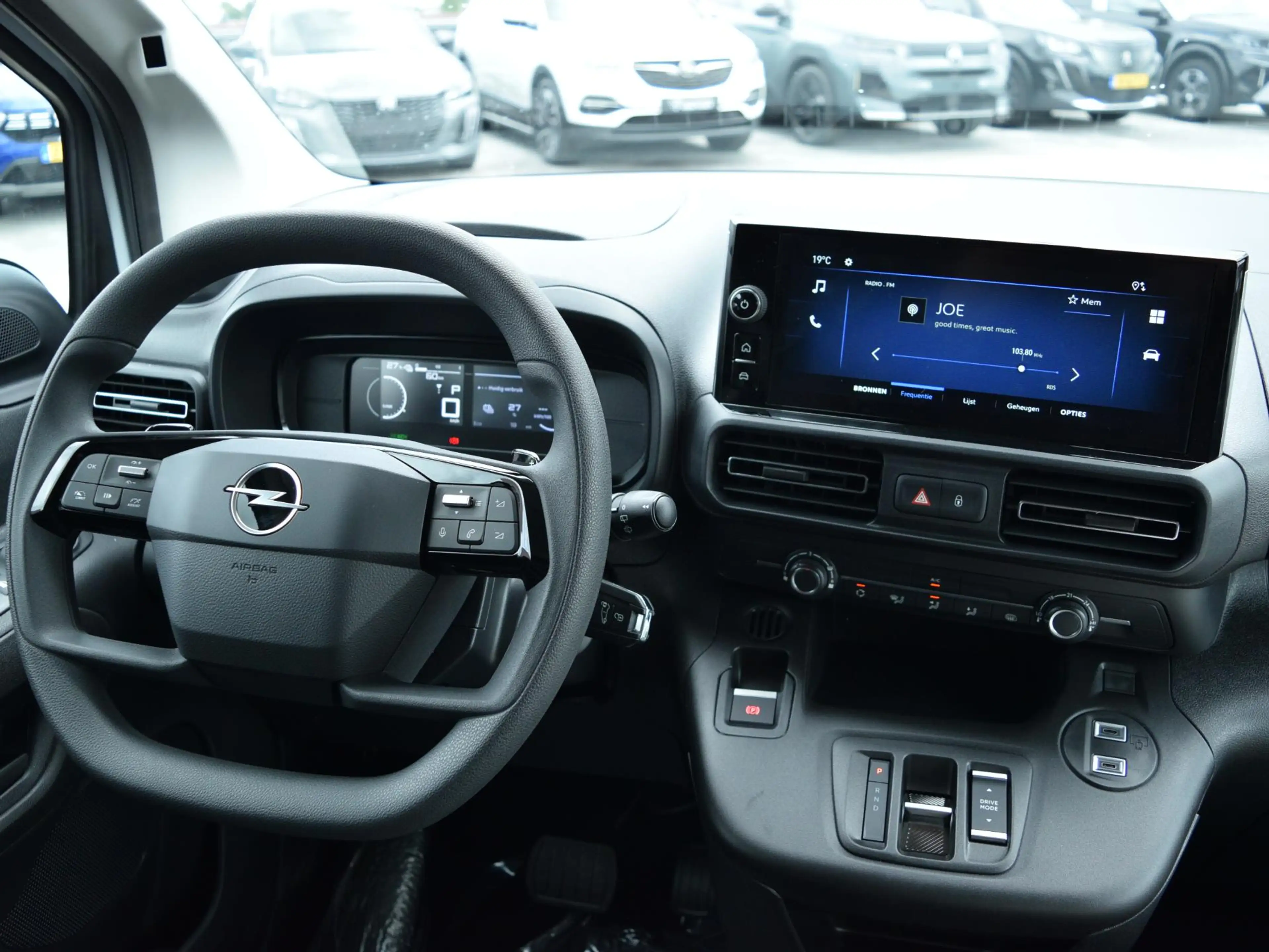 Opel Combo-e Electric 136 L2 50kWh — photo 8