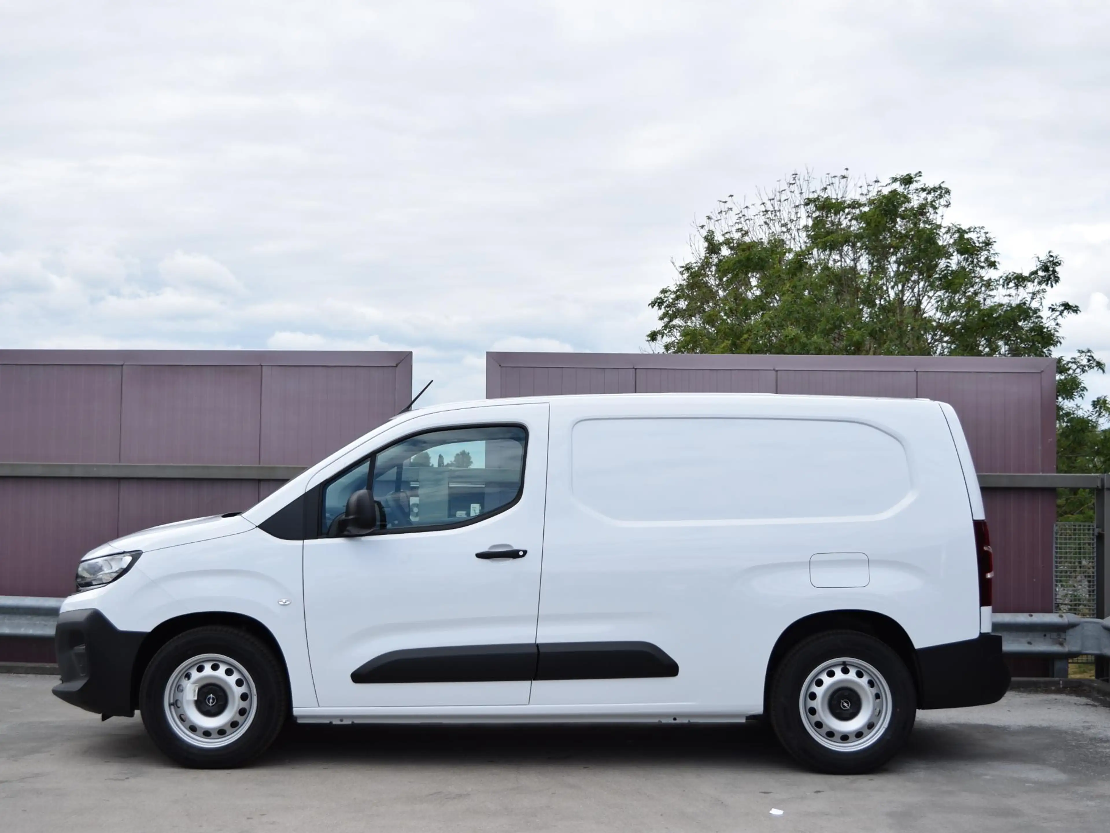 Opel Combo-e Electric 136 L2 50kWh — photo 2