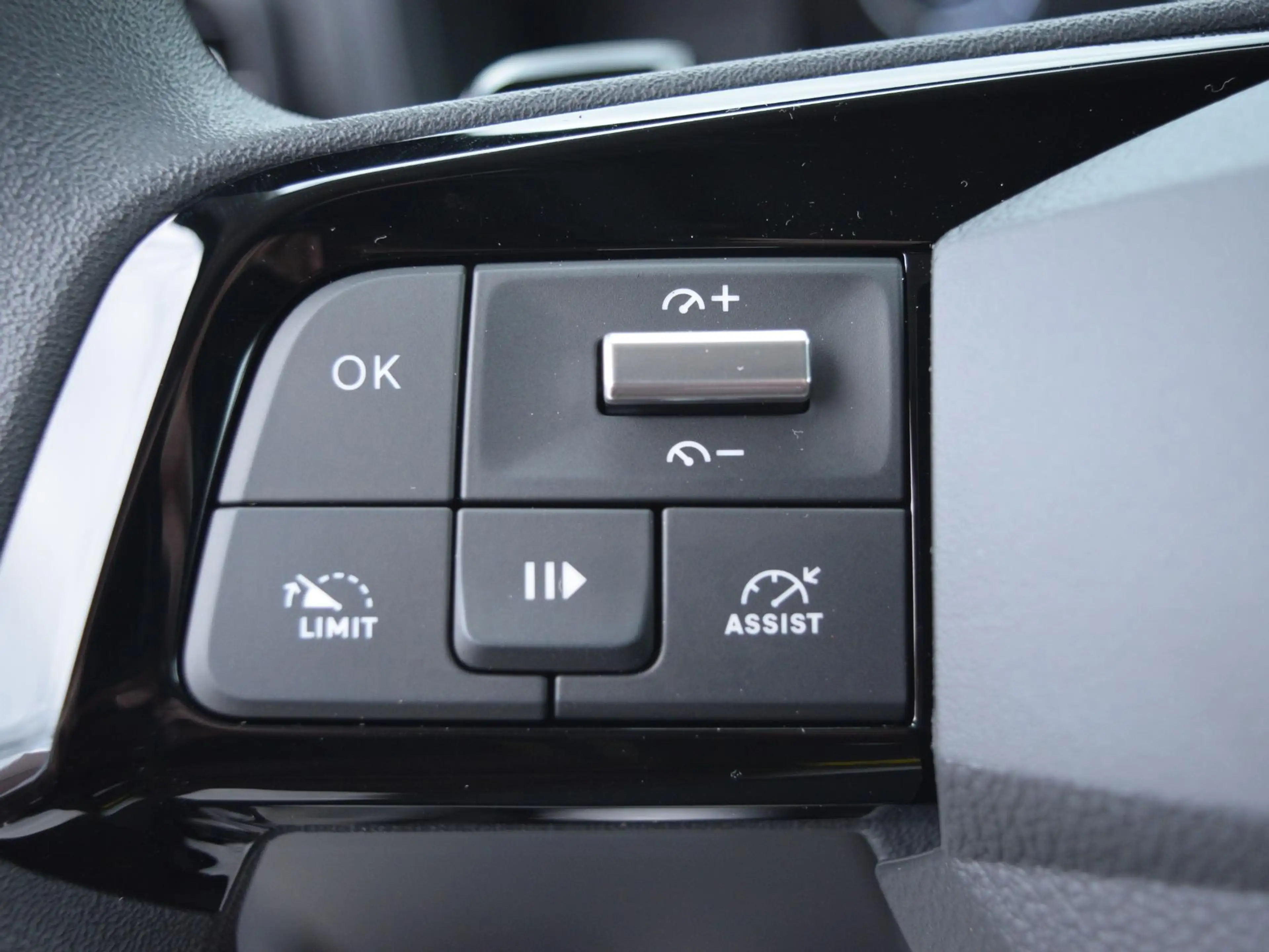 Opel Combo-e Electric 136 L2 50kWh — photo 15