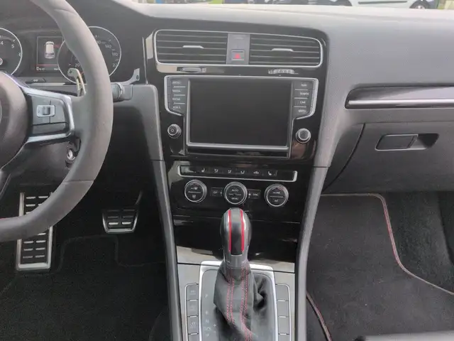 Volkswagen Golf view 11