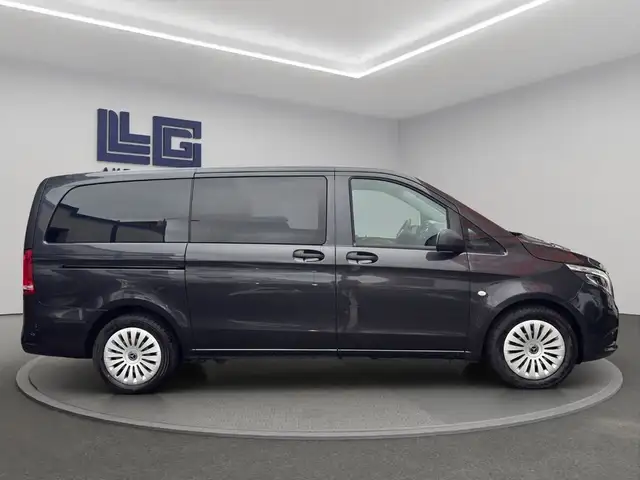 Mercedes-Benz Vito view 3