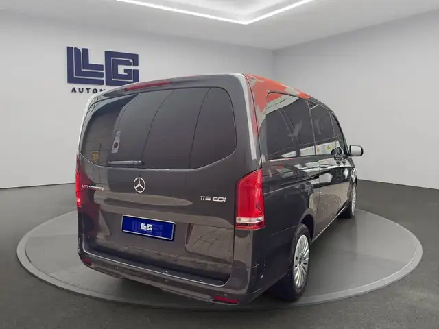 Mercedes-Benz Vito view 4