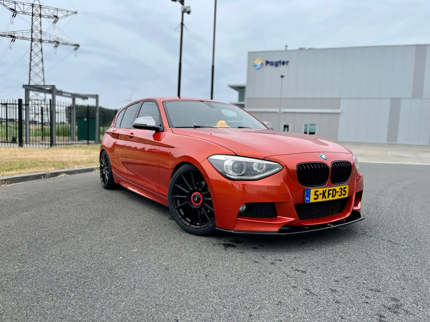 BMW 116 i Upgrade Edition 180PK Oranje - 1