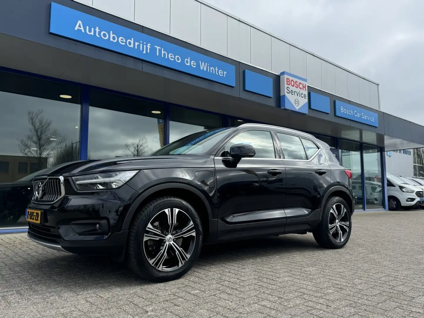 Volvo XC40 1.5 T5 Recharge Inscription| Elektrische trekhaak, Zwart - 1