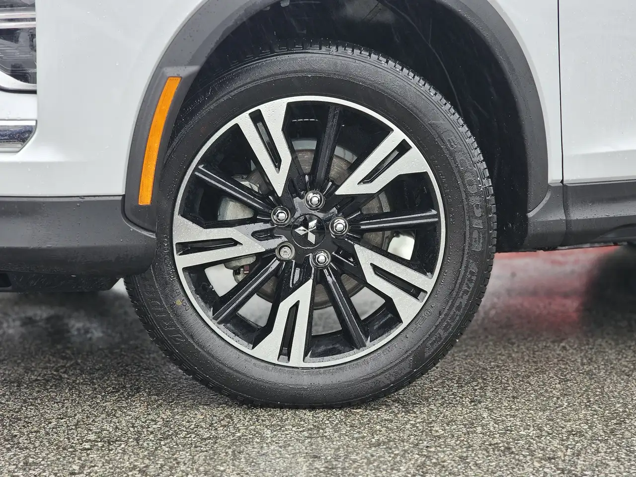 Mitsubishi Eclipse Cross снимка Mitsubishi Eclipse Cross