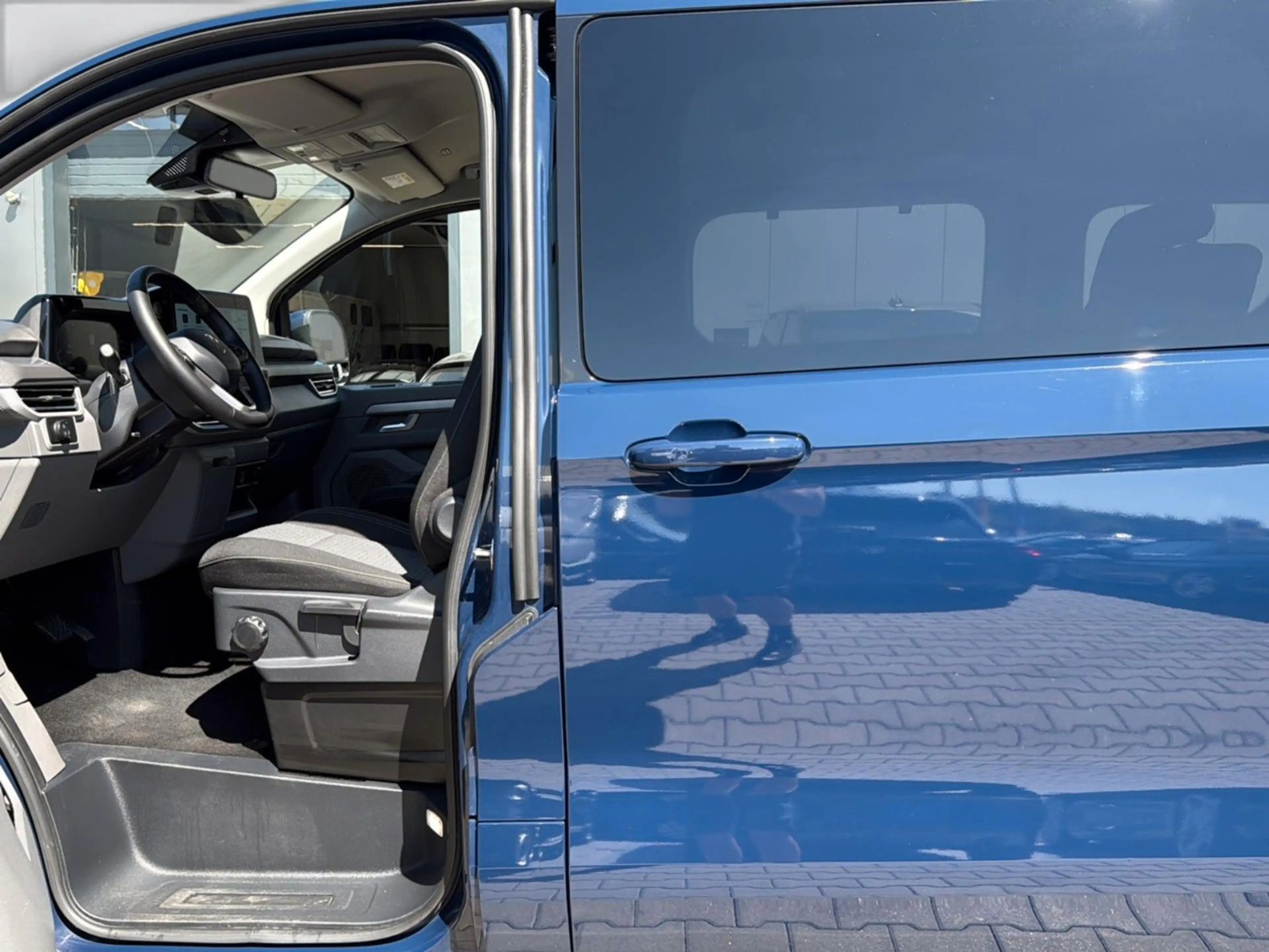 Volkswagen T7 Caravelle Style LR ACC RFK SHZ AHK KZU 3ZK — photo 8