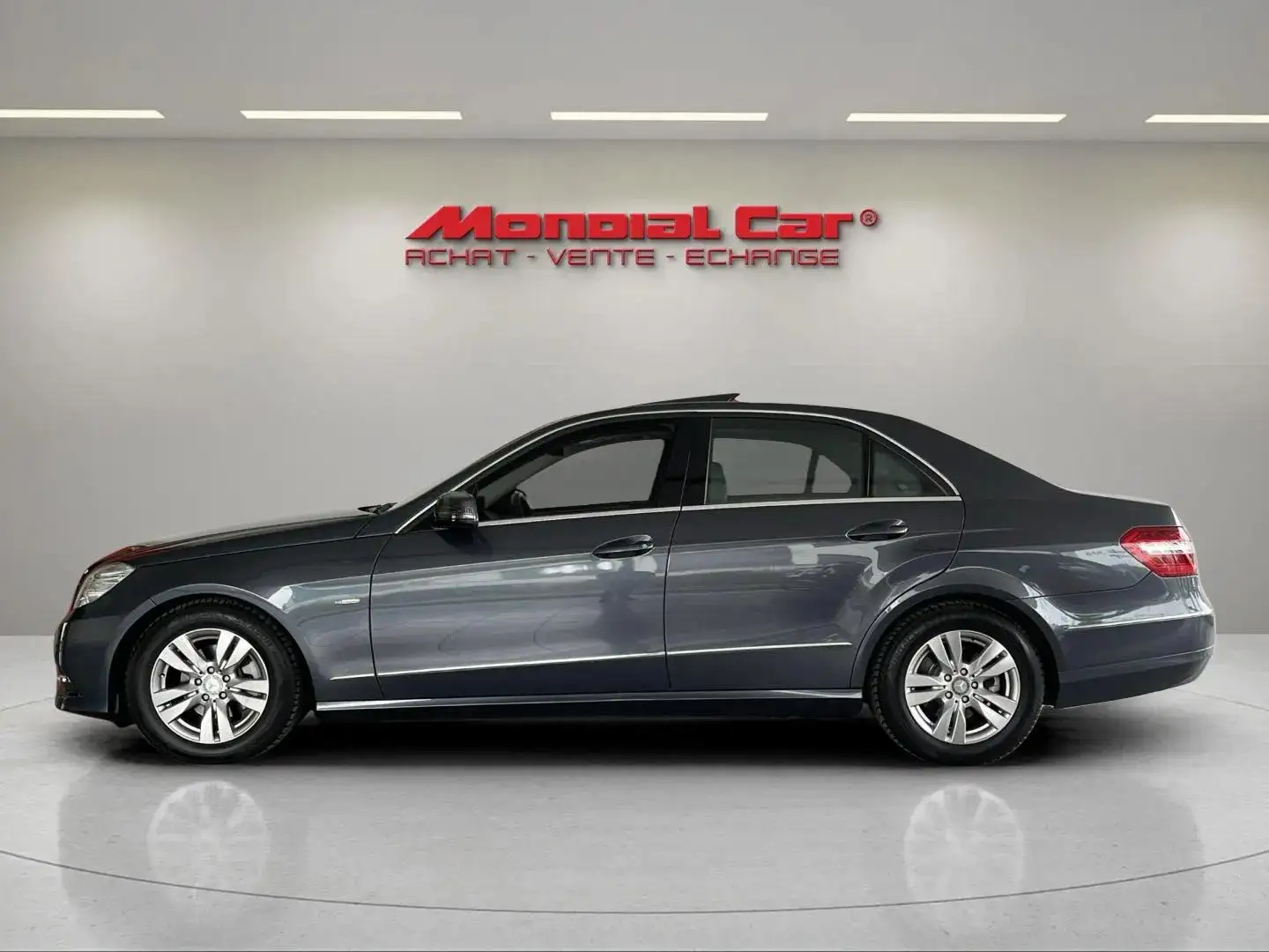 Mercedes-Benz E 220 CDI Avantgarde *Sièges chauffants*Toit ouvrant* Gris - 2