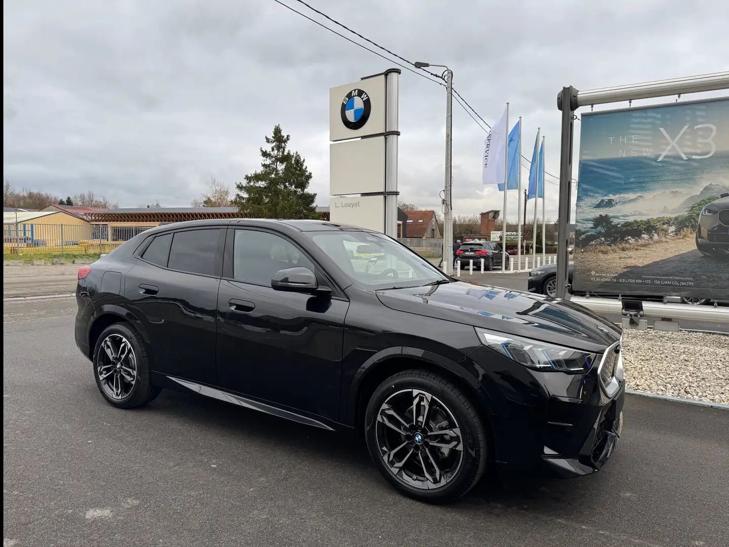 BMW iX2 eDrive 20 / 19" / Adaptive Led / Acc Confort Negro - 1