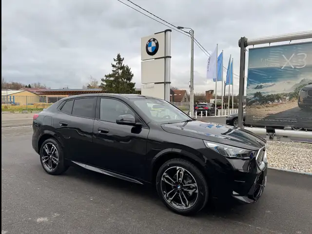 BMW iX2 eDrive 20 / 19" / Adaptive Led / Acc Confort