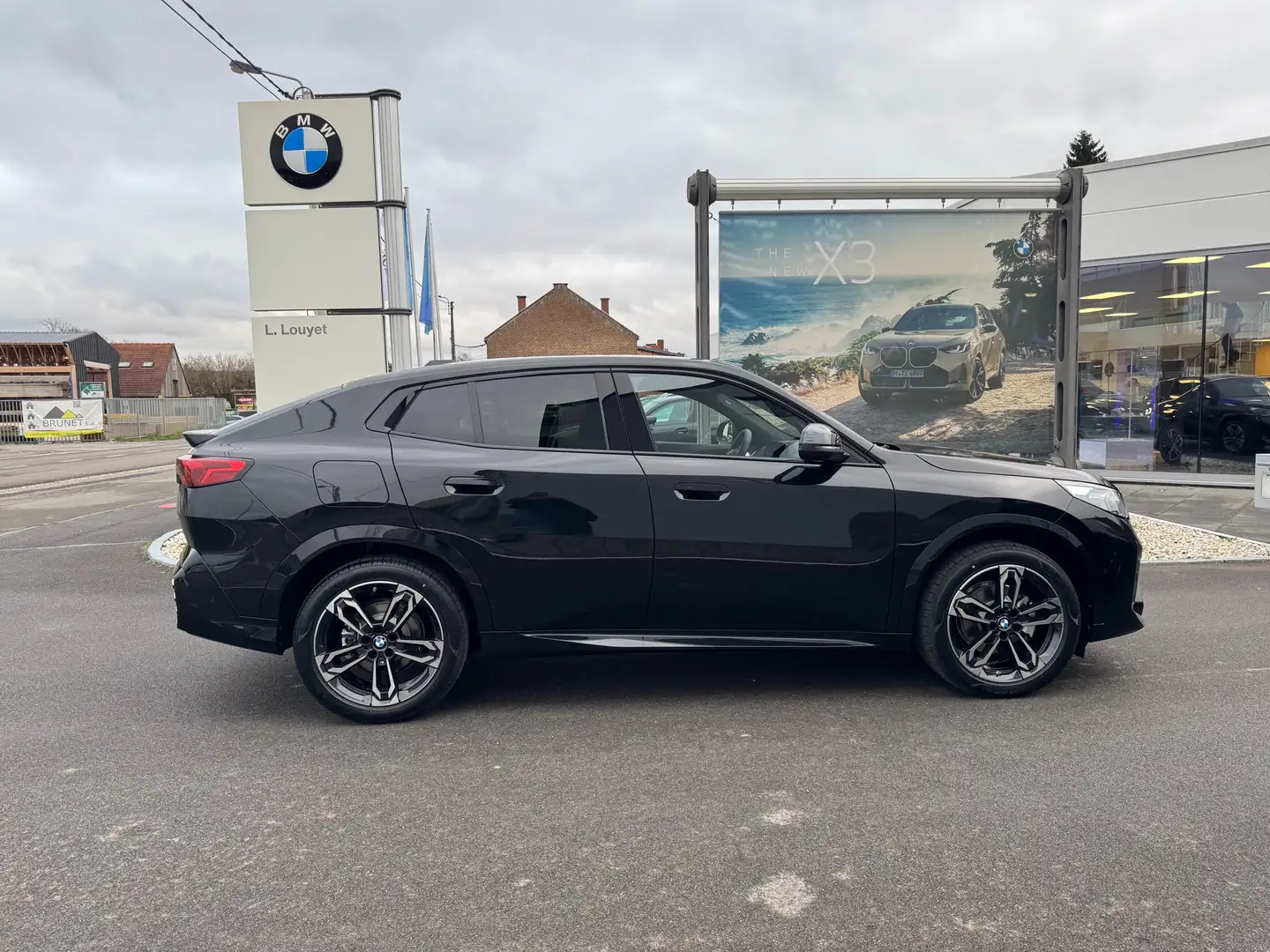 BMW iX2 eDrive 20 / 19" / Adaptive Led / Acc Confort Negro - 2