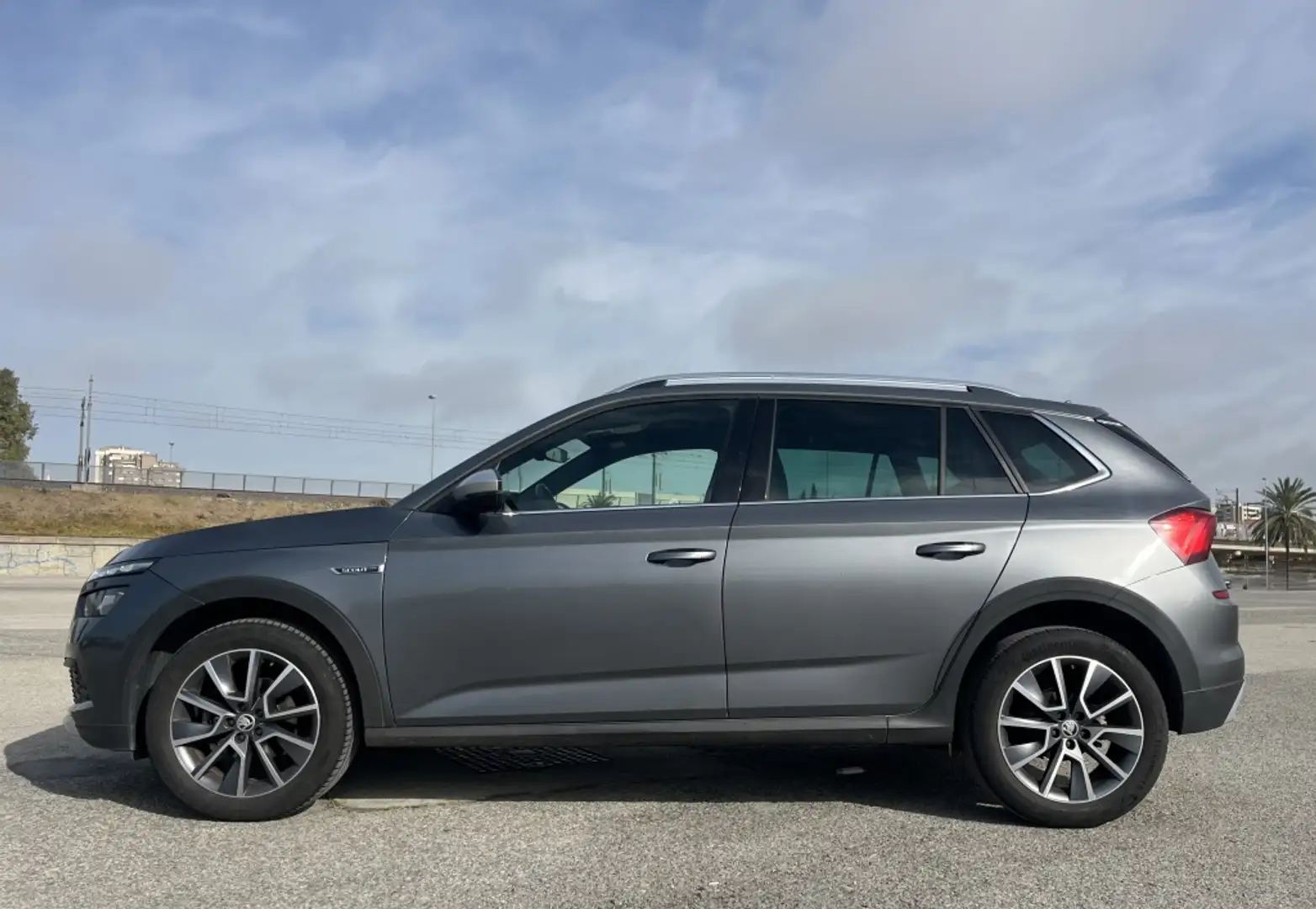 Skoda Kamiq 1.0 TSI Scout 81kW Gris - 2