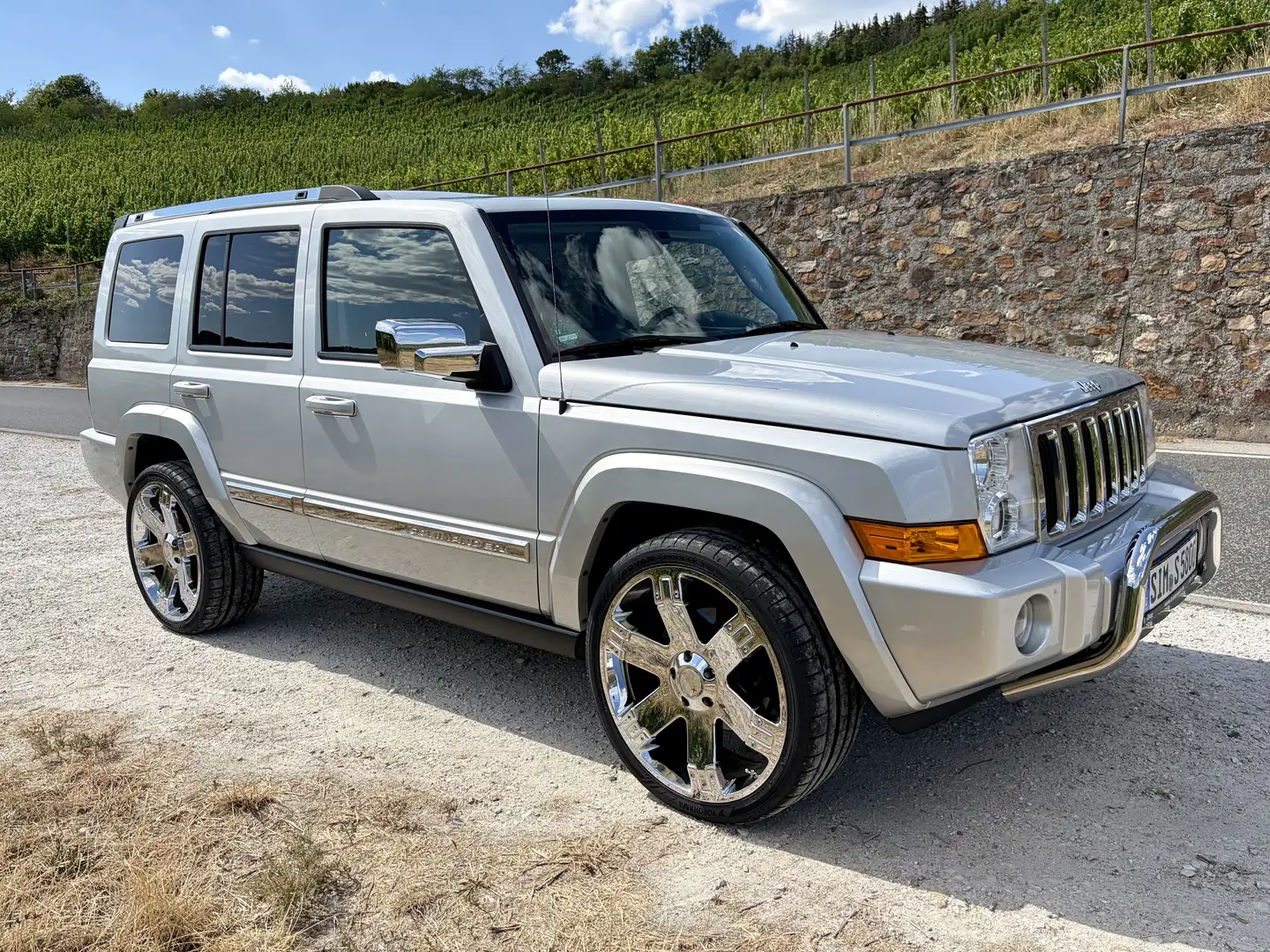Jeep Commander 5.7 V8 HEMI Automatik Limited Silber - 1