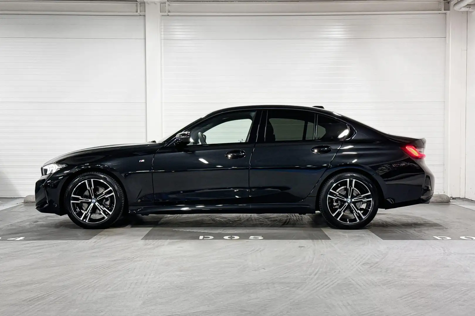 BMW 320 3 Serie Sedan 320i | M-Sport | Comfort Pack | Driv Schwarz - 2