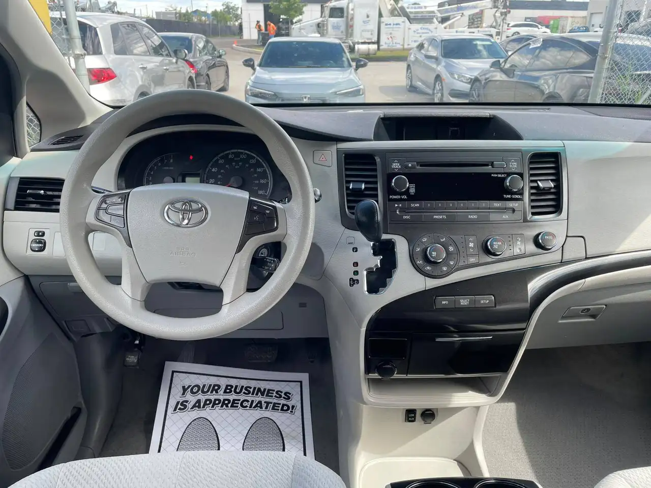 Toyota Sienna photo Toyota Sienna