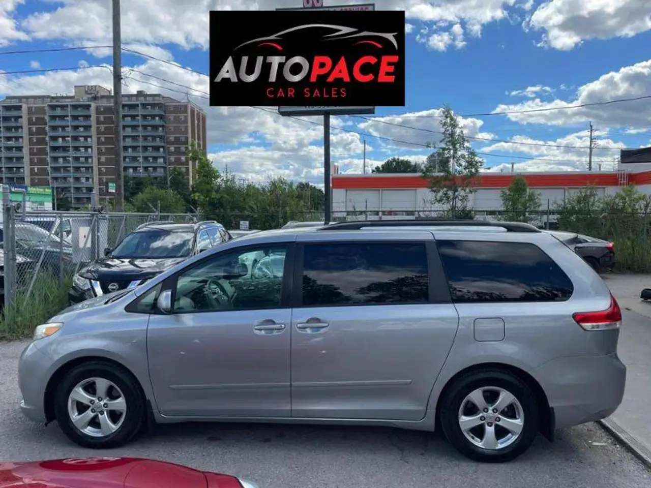 Toyota Sienna photo Toyota Sienna