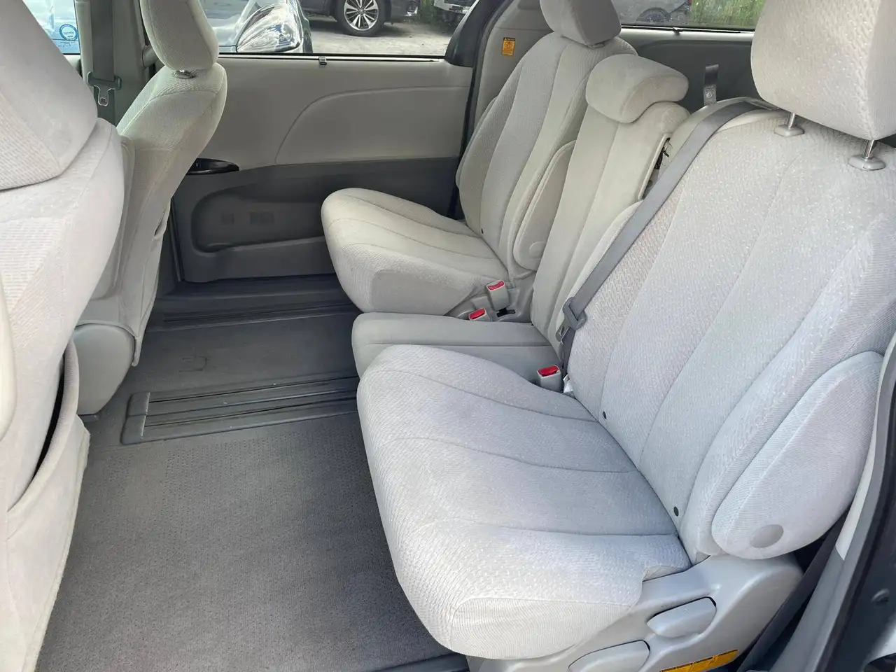 Toyota Sienna photo Toyota Sienna