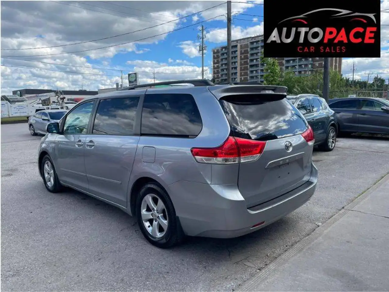 Toyota Sienna photo Toyota Sienna