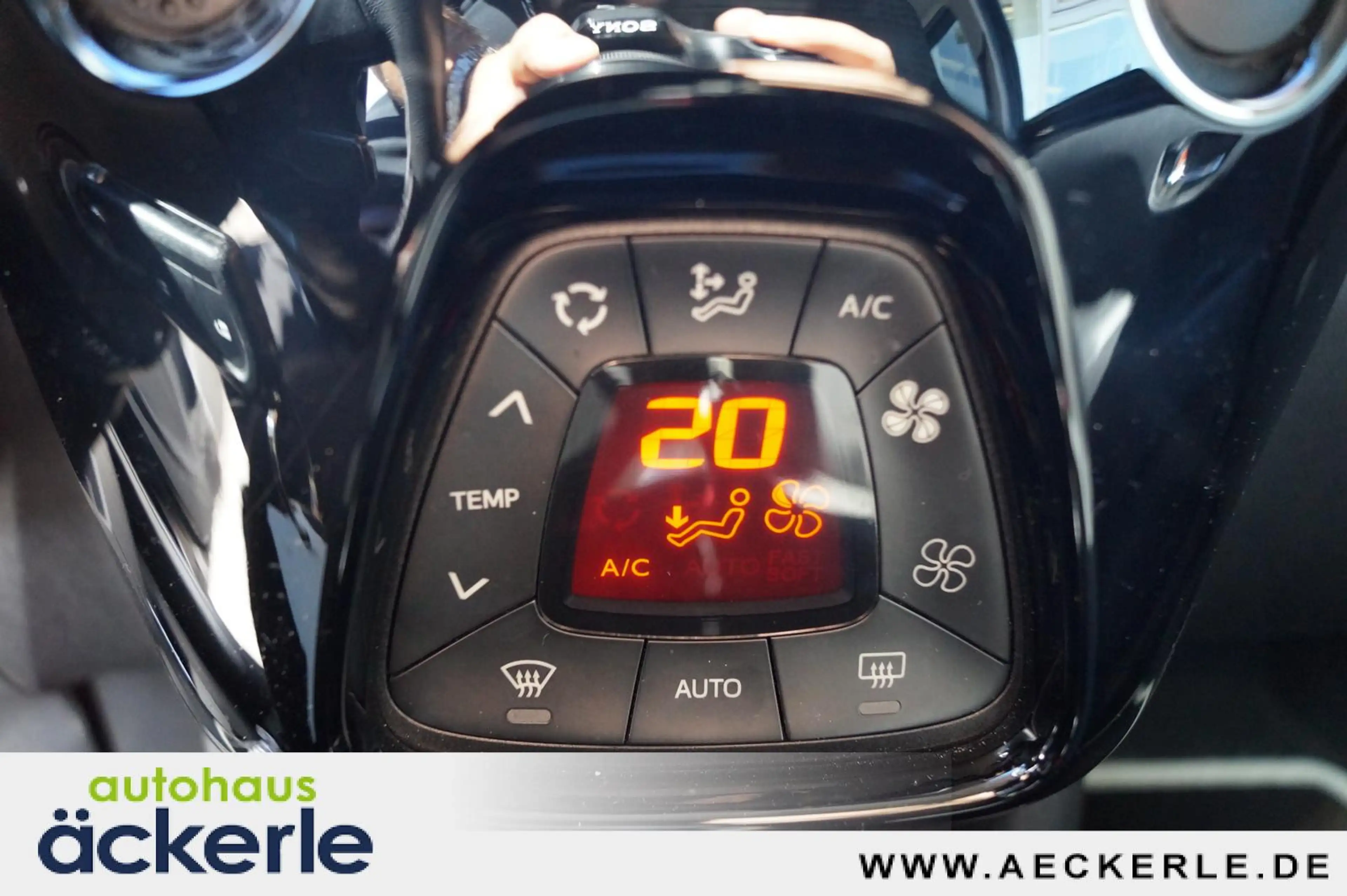 Peugeot 108 TOP Collection I 8-Fach I SHZ I — photo 17