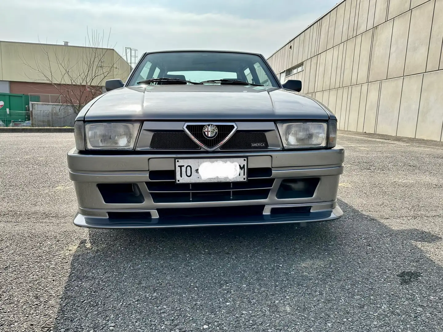 Alfa Romeo 75 turbo evo Silber - 2