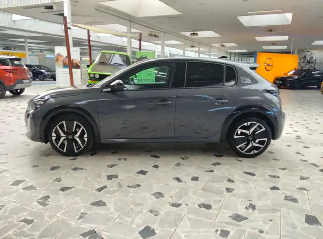 Peugeot 208 view 4
