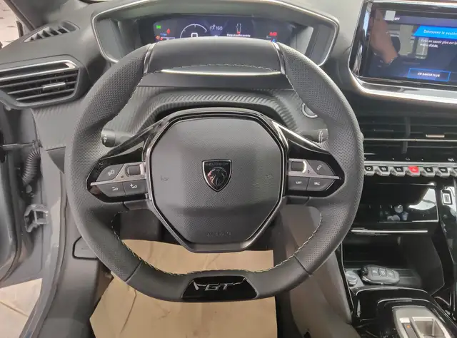 Peugeot 208 view 14