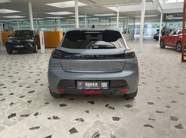 Peugeot 208 view 6