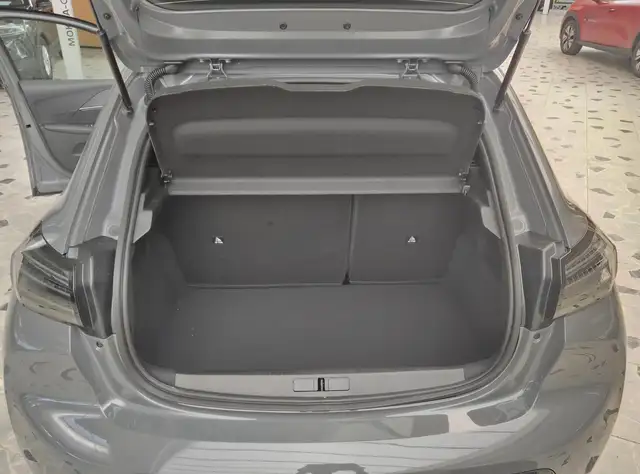 Peugeot 208 view 9