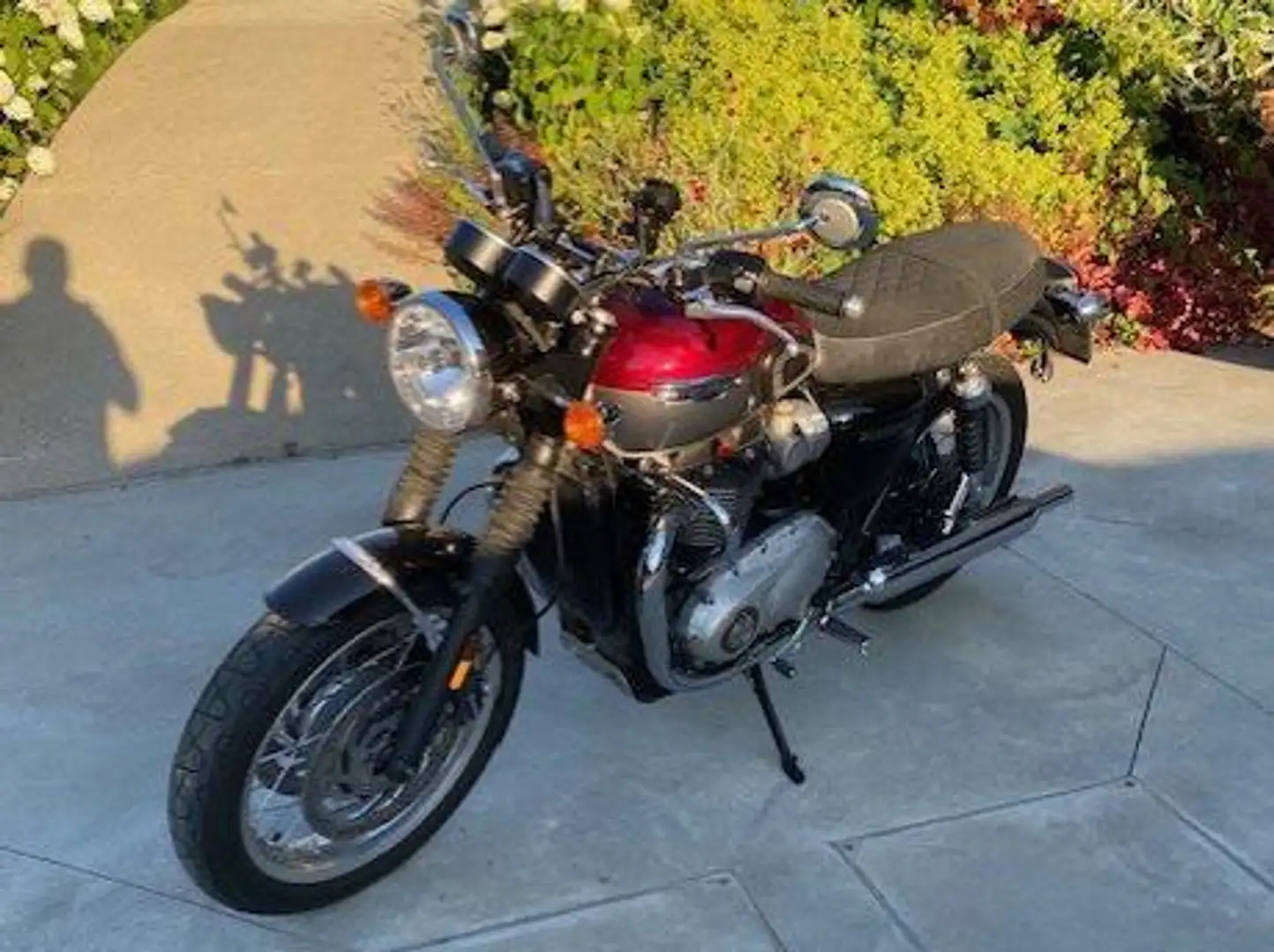 Triumph Bonneville T120 Rood - 2