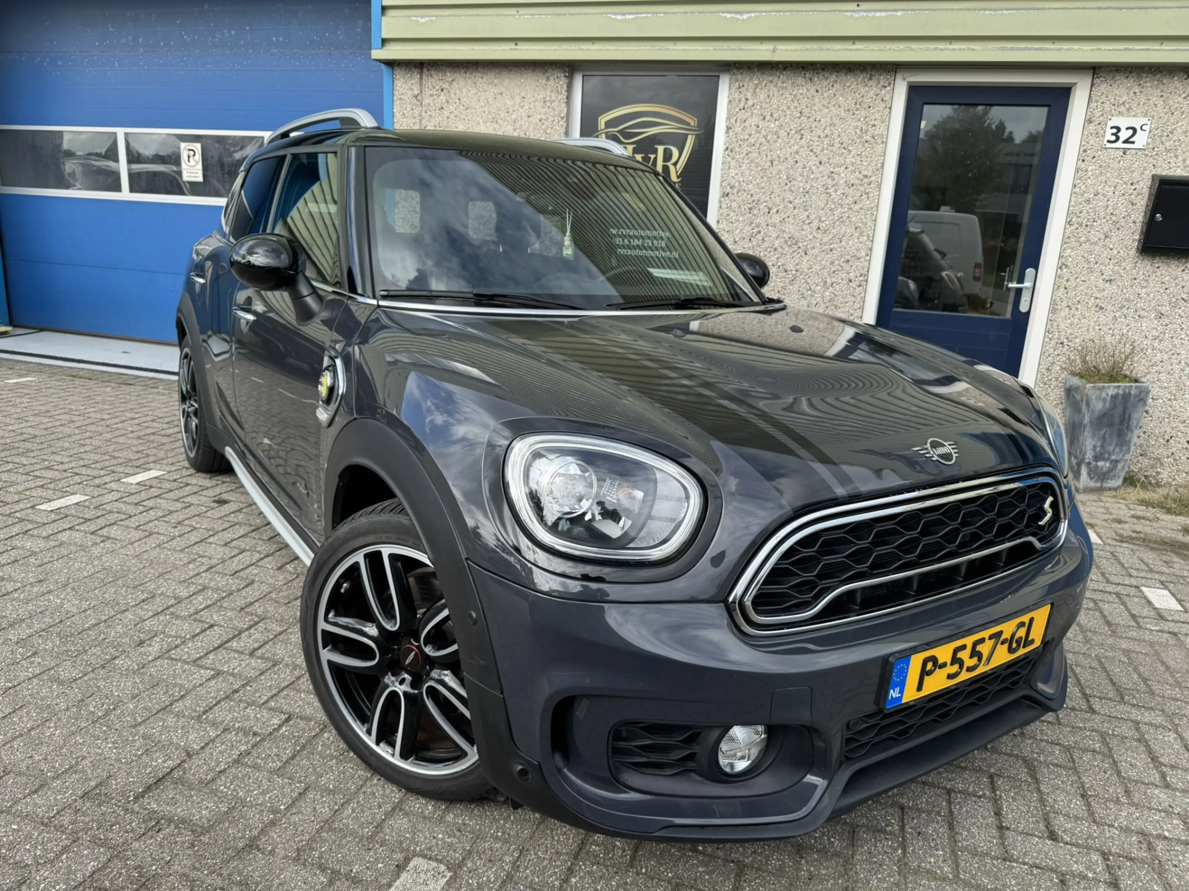 MINI Cooper SE Countryman 1.5 ALL4 Chili JOHN COOPER WORKS — photo 3