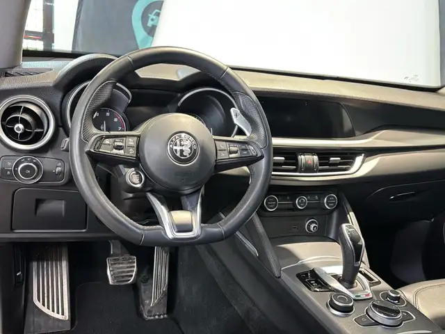 Alfa Romeo Stelvio view 11