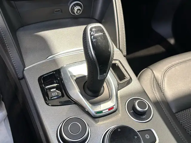 Alfa Romeo Stelvio view 15