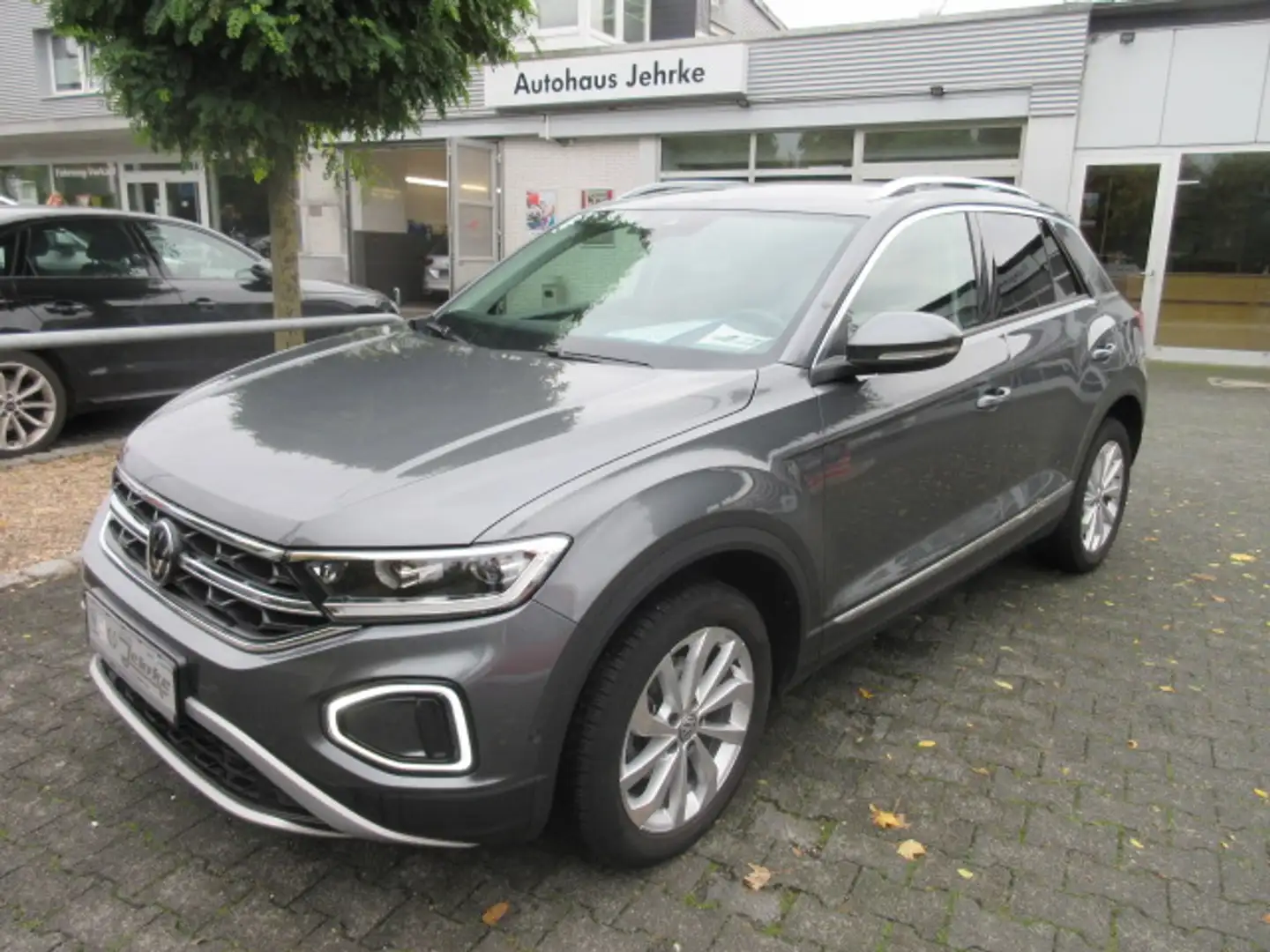 Volkswagen T-Roc Style 1.5 TSI DSG NAVI KAMERA IQ LIGHT ALU APS SITZHEIZUNG AID GJR CLIMATRONIC Grau - 1