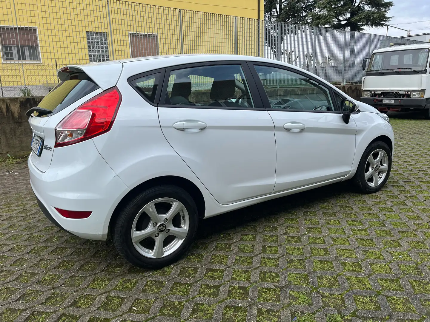 Ford Fiesta 5p 1.5 tdci Business 75cv E6 Bianco - 2