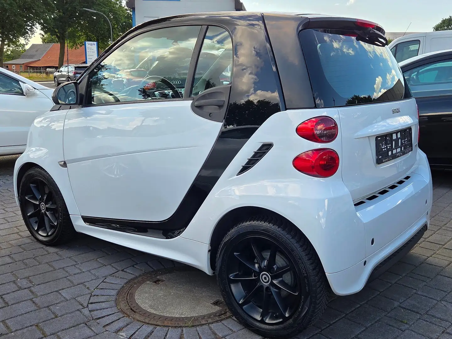 smart forTwo Micro Hybrid Drive 52kW NAVI Sitzheizung Sound Weiß - 2