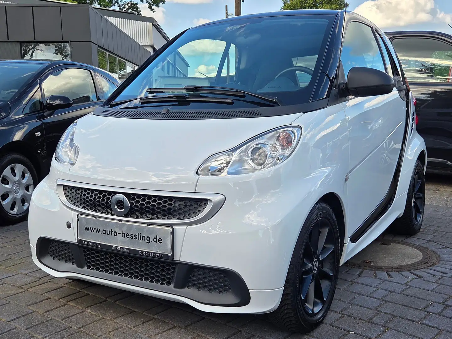 smart forTwo Micro Hybrid Drive 52kW NAVI Sitzheizung Sound Weiß - 1